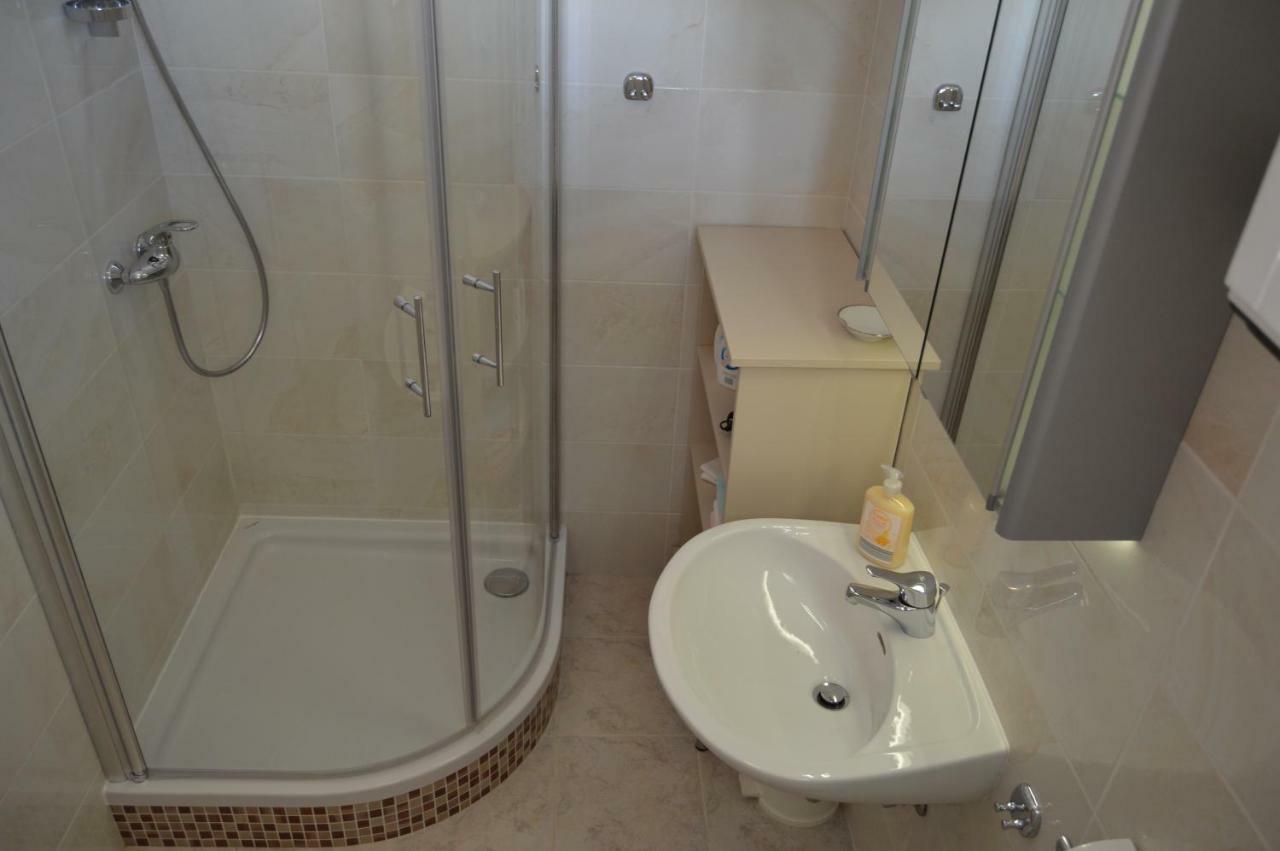 Apartmani Misic Ždrelac エクステリア 写真